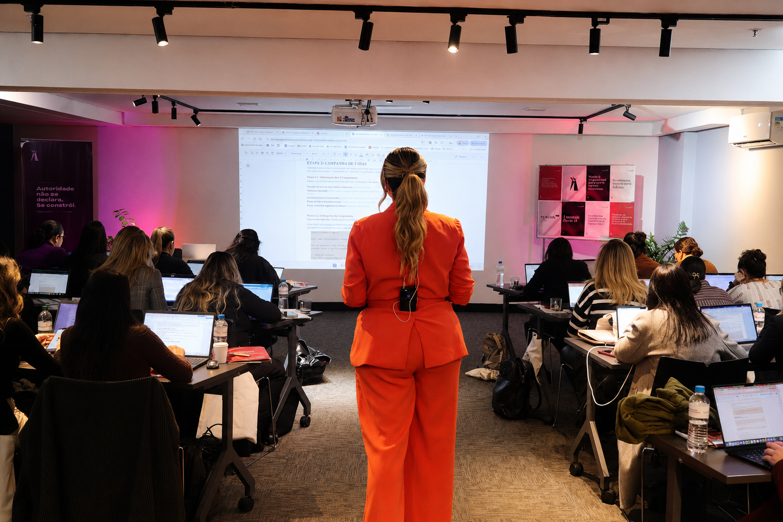 Alunas do Woman & AI Club durante encontro presencial de aceleração empresarial